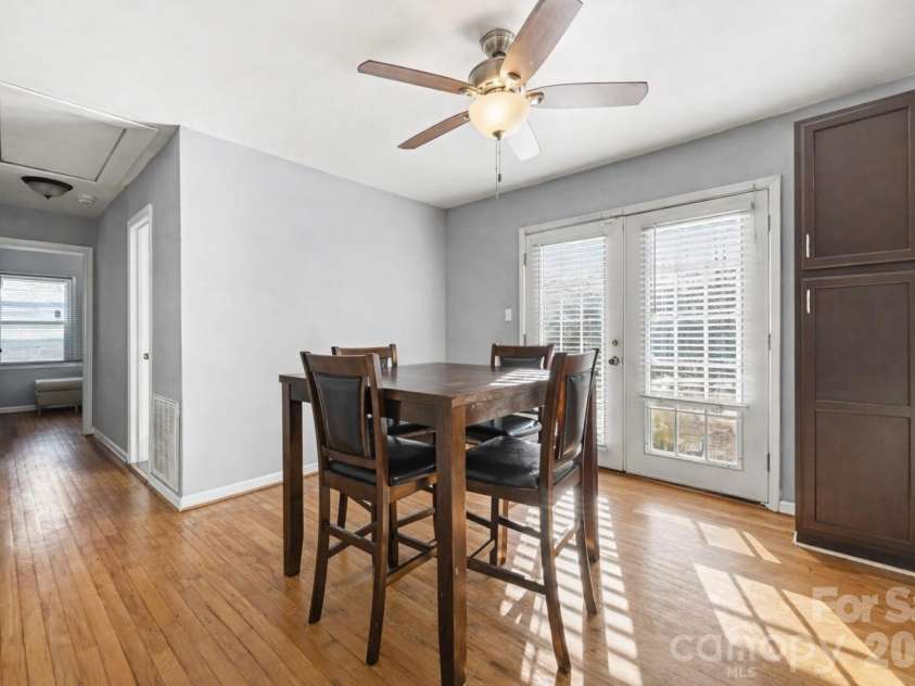 537 Kentbrook Drive, Charlotte, NC 28213.  MLS# CAR4351215, YatesRealty ID 8016. 