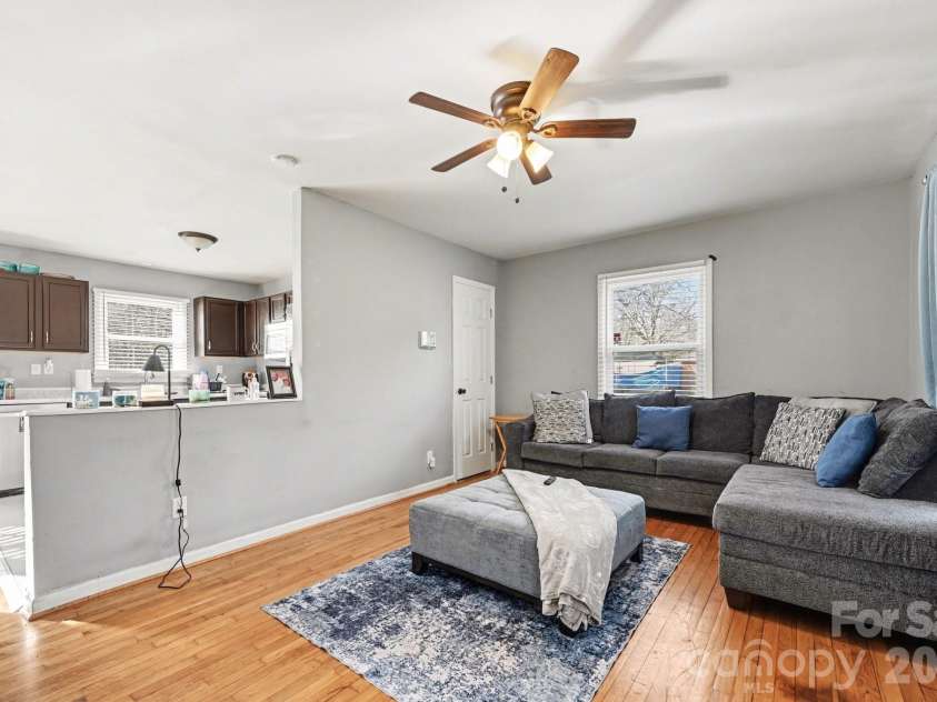 537 Kentbrook Drive, Charlotte, NC 28213.  MLS# CAR4351215, YatesRealty ID 8016. 