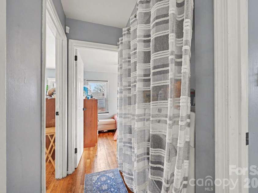 537 Kentbrook Drive, Charlotte, NC 28213.  MLS# CAR4351215, YatesRealty ID 8016. 