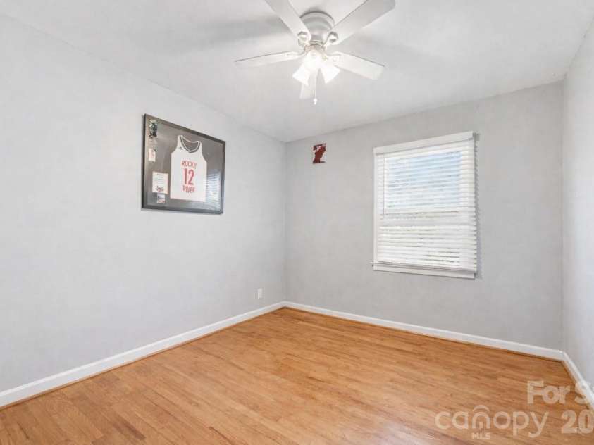 537 Kentbrook Drive, Charlotte, NC 28213.  MLS# CAR4351215, YatesRealty ID 8016. 