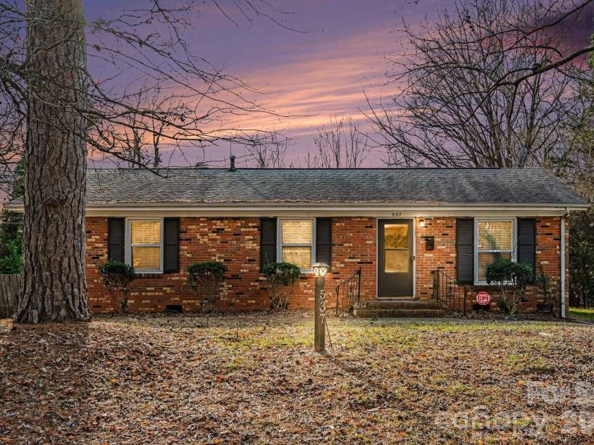 537 Kentbrook Drive, Charlotte, NC 28213.  MLS# CAR4351215, YatesRealty ID 8016. 