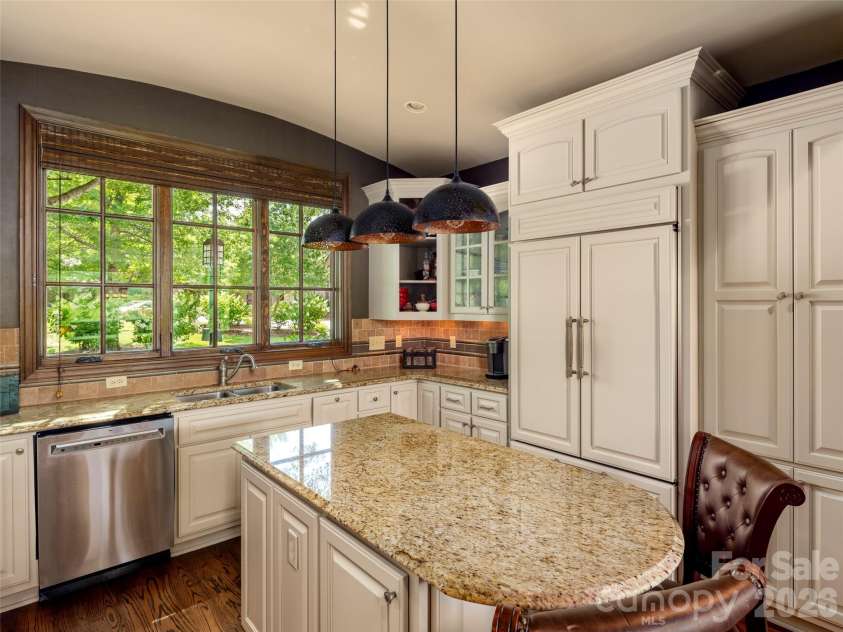 26 Village Oak Drive, Arden, NC 28704.  MLS# CAR4356625, YatesRealty ID 8017. 