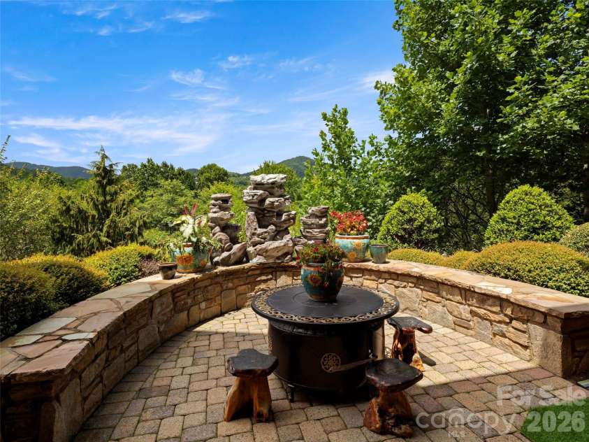 26 Village Oak Drive, Arden, NC 28704.  MLS# CAR4356625, YatesRealty ID 8017. 