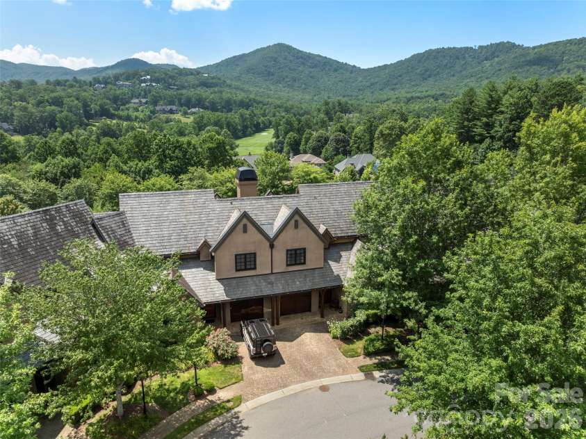 26 Village Oak Drive, Arden, NC 28704.  MLS# CAR4356625, YatesRealty ID 8017. 