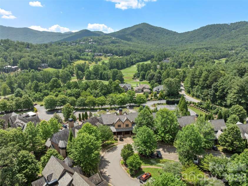 26 Village Oak Drive, Arden, NC 28704.  MLS# CAR4356625, YatesRealty ID 8017. 