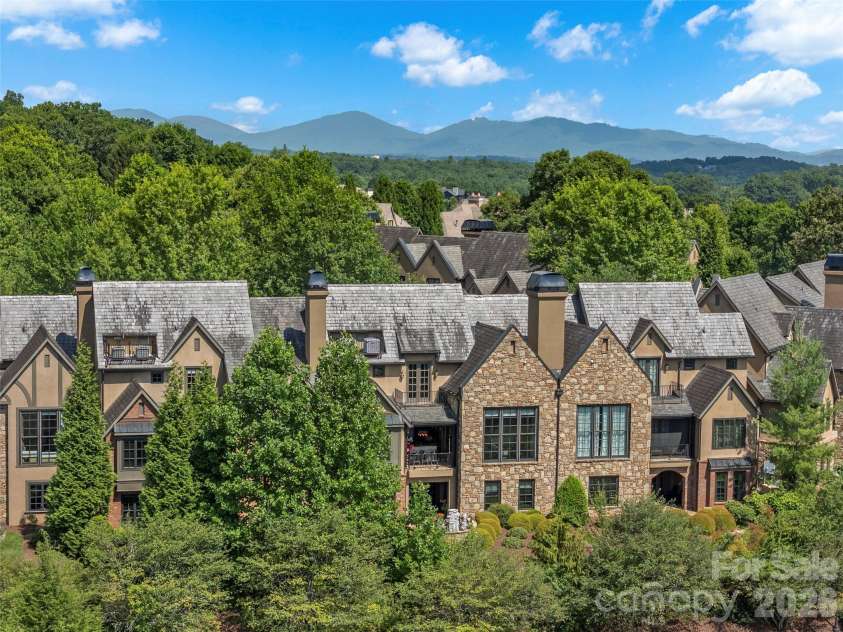 26 Village Oak Drive, Arden, NC 28704.  MLS# CAR4356625, YatesRealty ID 8017. 
