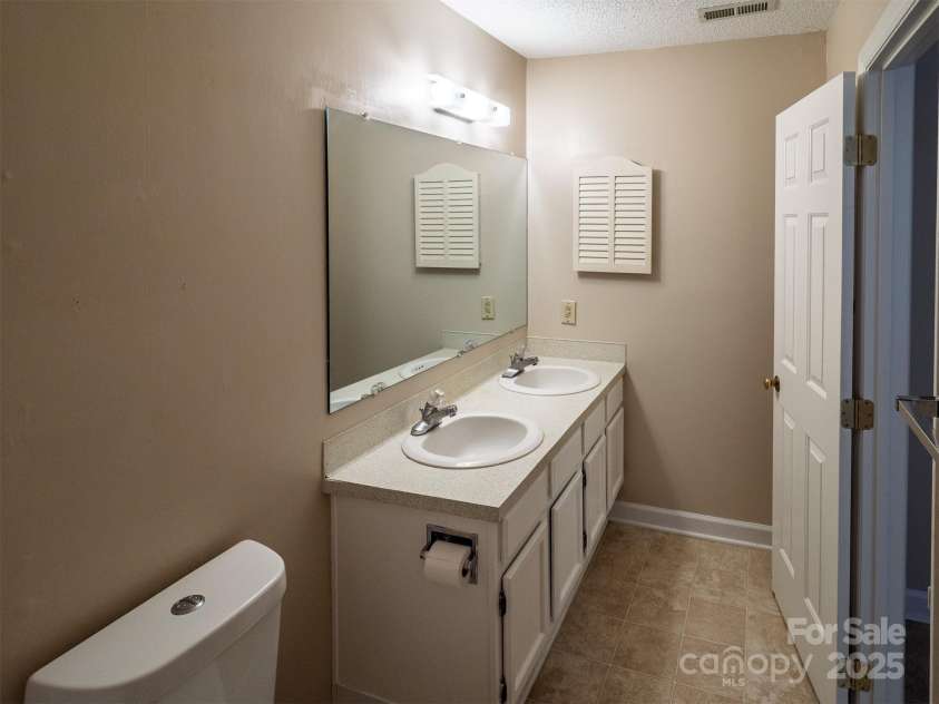 380 Sweetgum Drive, Fort Mill, SC 29715.  MLS# CAR4244694, YatesRealty ID 8017. 