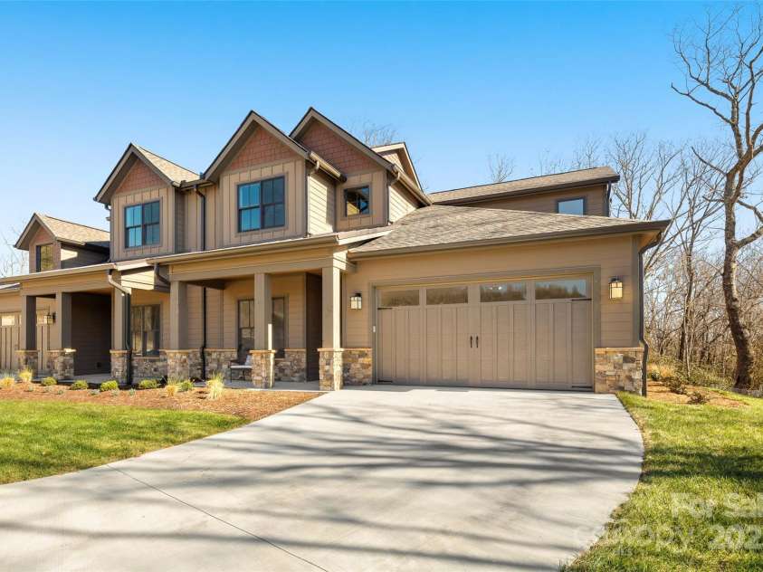 107 Chimney Chase Trail, Hendersonville, NC 28739.  MLS# CAR4251263, YatesRealty ID 8018. 