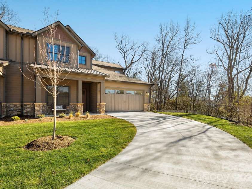 107 Chimney Chase Trail, Hendersonville, NC 28739.  MLS# CAR4251263, YatesRealty ID 8018. 
