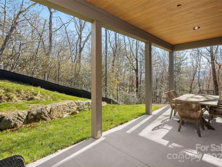 107 Chimney Chase Trail, Hendersonville, NC 28739.  MLS# CAR4251263, YatesRealty ID 8018. 