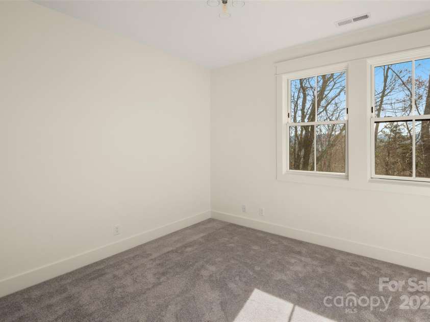 107 Chimney Chase Trail, Hendersonville, NC 28739.  MLS# CAR4251263, YatesRealty ID 8018. 