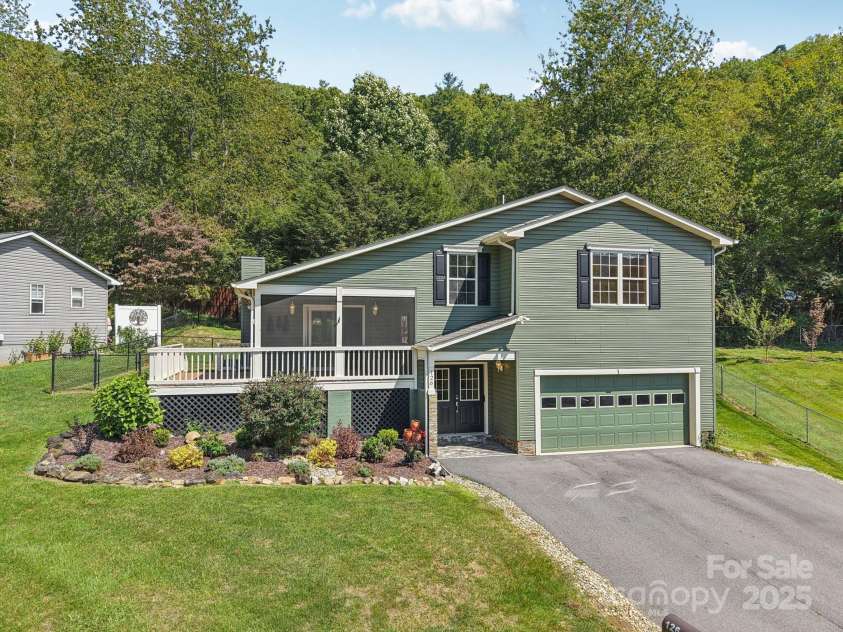 126 Pasco Loop, Waynesville, NC 28785.  MLS# CAR4301663, YatesRealty ID 8018. 