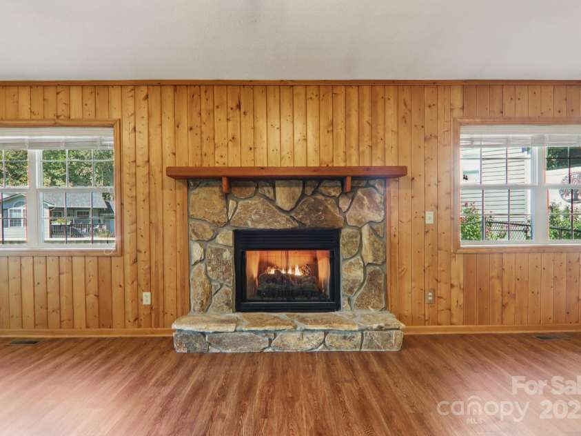 126 Pasco Loop, Waynesville, NC 28785.  MLS# CAR4301663, YatesRealty ID 8018. Gas logs