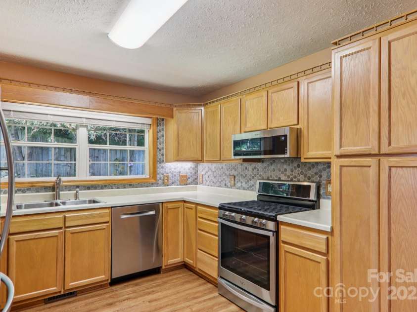 126 Pasco Loop, Waynesville, NC 28785.  MLS# CAR4301663, YatesRealty ID 8018. Kitchen