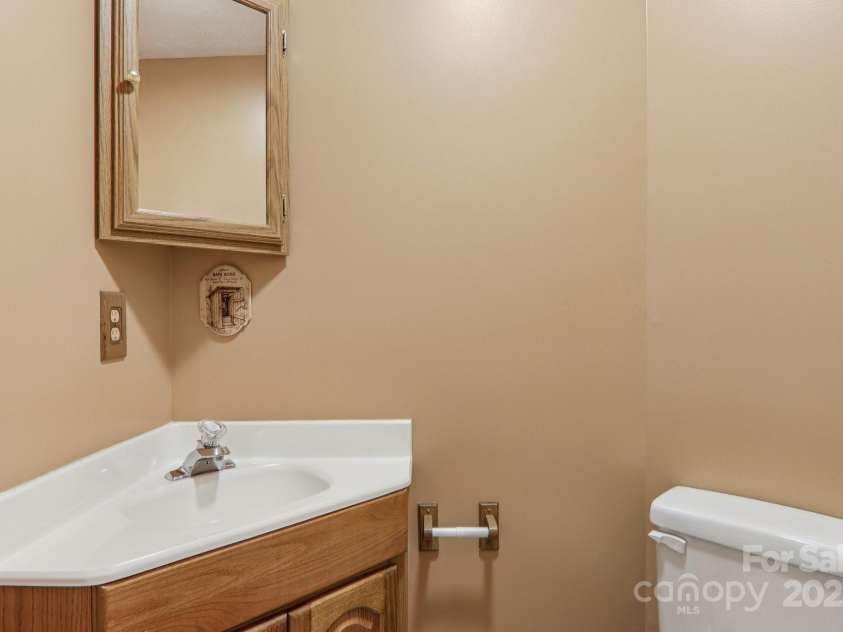 126 Pasco Loop, Waynesville, NC 28785.  MLS# CAR4301663, YatesRealty ID 8018. Main floor half bath