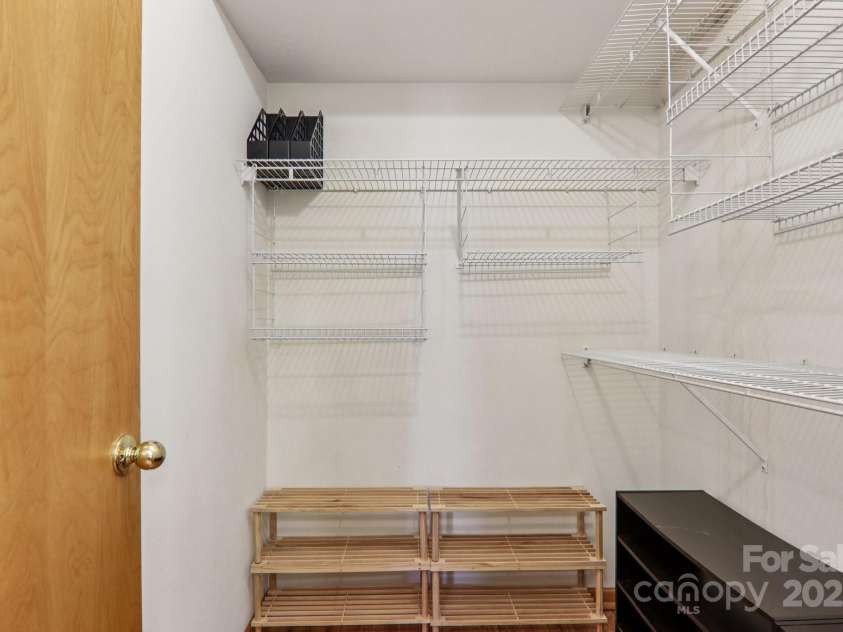 126 Pasco Loop, Waynesville, NC 28785.  MLS# CAR4301663, YatesRealty ID 8018. Primary walk in closet