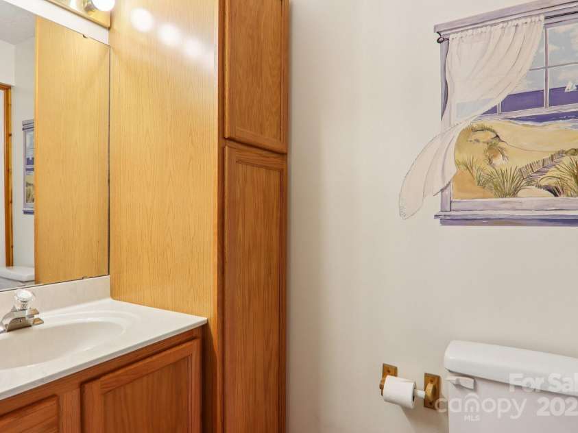 126 Pasco Loop, Waynesville, NC 28785.  MLS# CAR4301663, YatesRealty ID 8018. Upstairs full bath