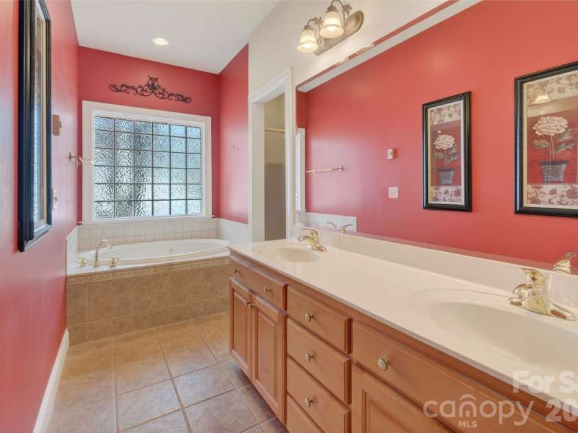 1220 Kent Drive, Lancaster, SC 29720.  MLS# CAR4362283, YatesRealty ID 8019. 
