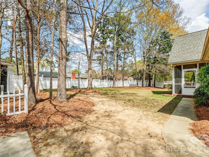 1220 Kent Drive, Lancaster, SC 29720.  MLS# CAR4362283, YatesRealty ID 8019. 