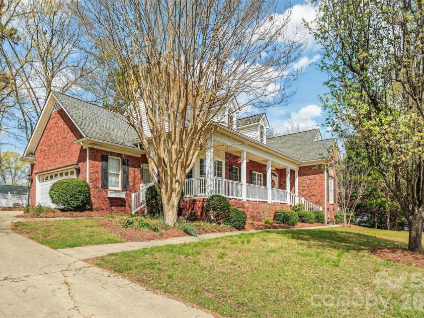 1220 Kent Drive, Lancaster, SC 29720.  MLS# CAR4362283, YatesRealty ID 8019. Front house