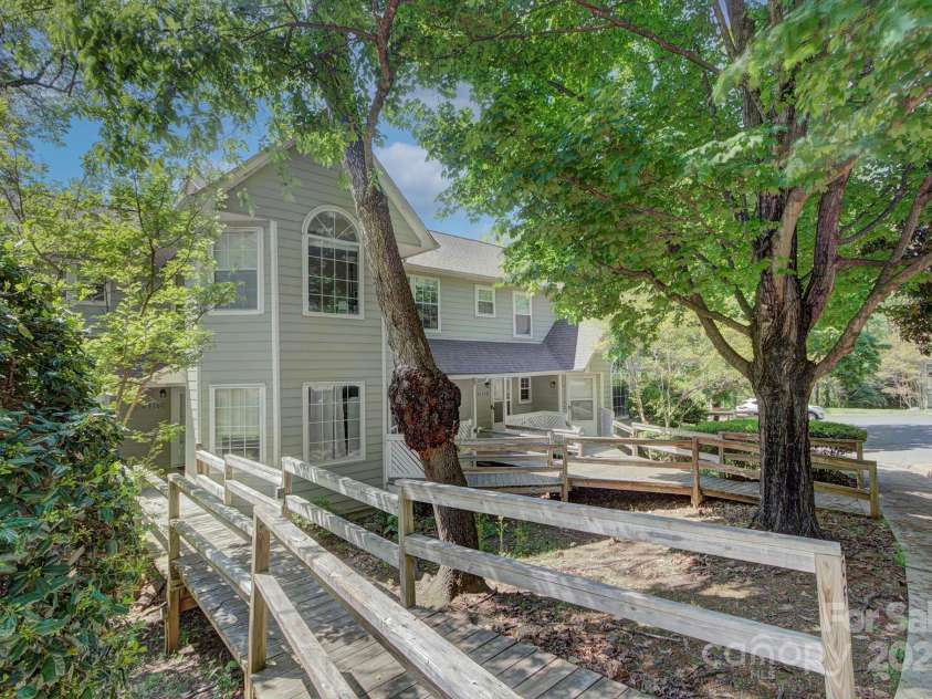6510 Clavell Lane, Charlotte, NC 28210.  MLS# CAR4251046, YatesRealty ID 8019. 