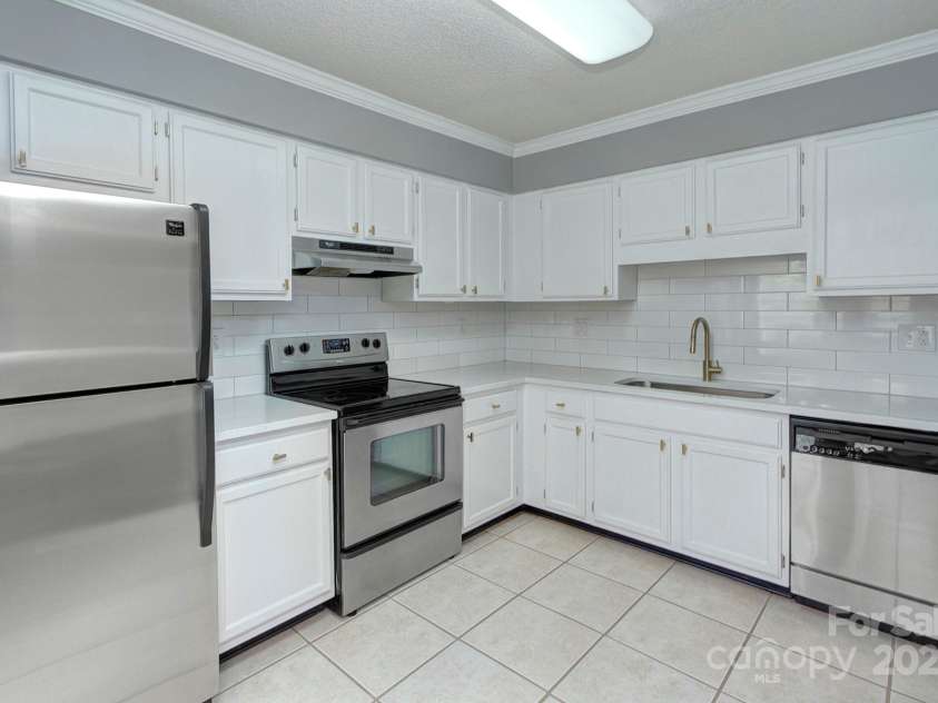 6510 Clavell Lane, Charlotte, NC 28210.  MLS# CAR4251046, YatesRealty ID 8019. 