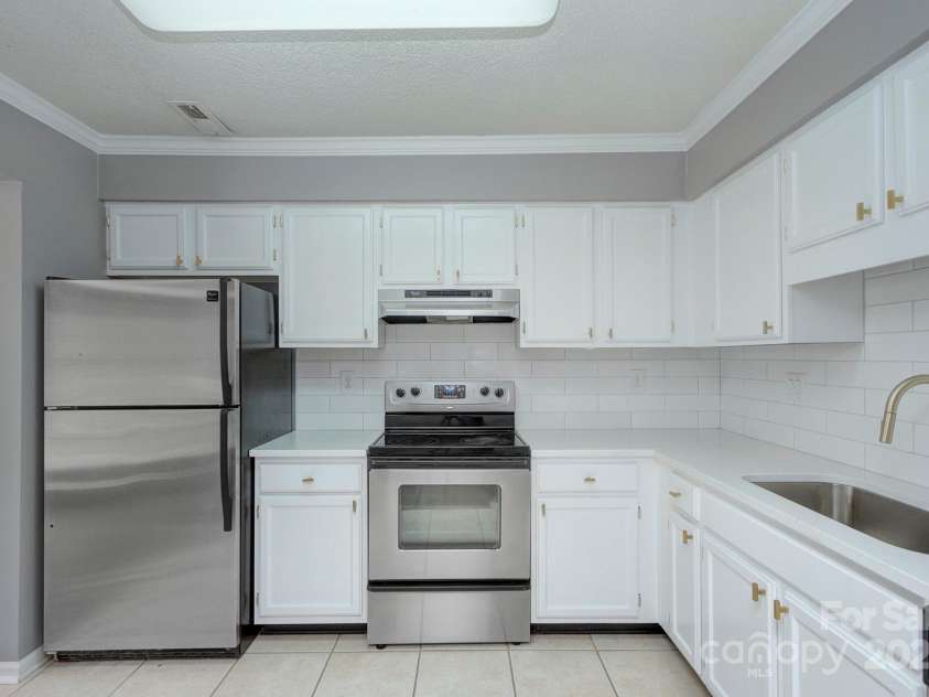 6510 Clavell Lane, Charlotte, NC 28210.  MLS# CAR4251046, YatesRealty ID 8019. 
