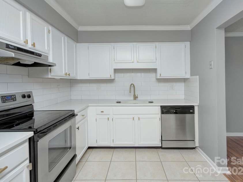 6510 Clavell Lane, Charlotte, NC 28210.  MLS# CAR4251046, YatesRealty ID 8019. 
