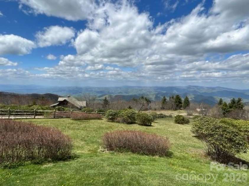 143 Daniel Boone Trail, Burnsville, NC 28714.  MLS# CAR4261449, YatesRealty ID 802. Gorgeous 3 acre lot sitting on a natural mountain bald