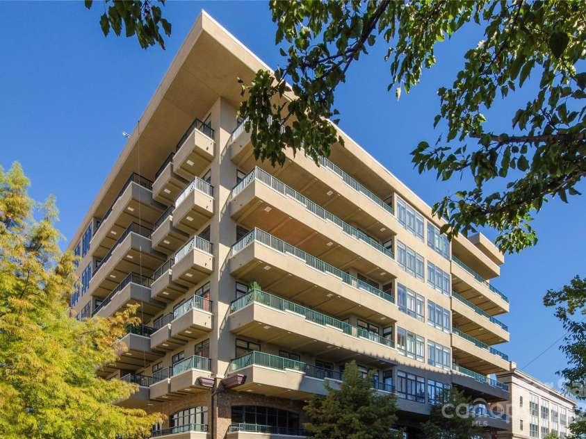 21 Battery Park Avenue, Asheville, NC 28801.  MLS# CAR4317876, YatesRealty ID 802. 21 Battery Park