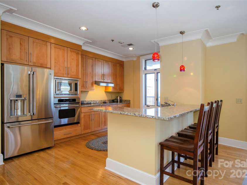 21 Battery Park Avenue, Asheville, NC 28801.  MLS# CAR4317876, YatesRealty ID 802. 