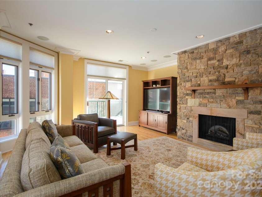 21 Battery Park Avenue, Asheville, NC 28801.  MLS# CAR4317876, YatesRealty ID 802. 