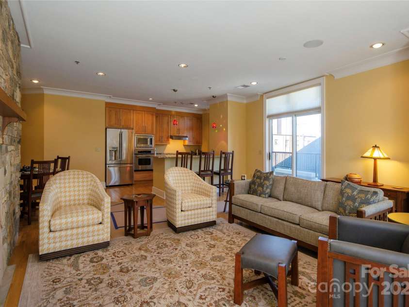 21 Battery Park Avenue, Asheville, NC 28801.  MLS# CAR4317876, YatesRealty ID 802. 