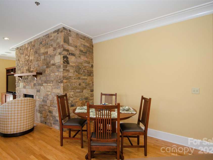 21 Battery Park Avenue, Asheville, NC 28801.  MLS# CAR4317876, YatesRealty ID 802. 