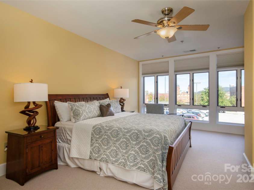 21 Battery Park Avenue, Asheville, NC 28801.  MLS# CAR4317876, YatesRealty ID 802. 