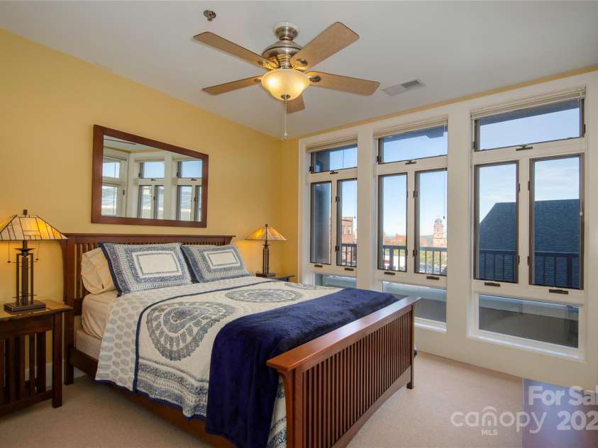 21 Battery Park Avenue, Asheville, NC 28801.  MLS# CAR4317876, YatesRealty ID 802. 