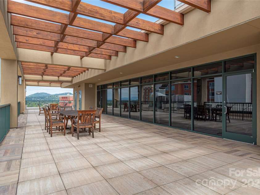 21 Battery Park Avenue, Asheville, NC 28801.  MLS# CAR4317876, YatesRealty ID 802. 