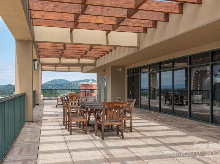 21 Battery Park Avenue, Asheville, NC 28801.  MLS# CAR4317876, YatesRealty ID 802. 