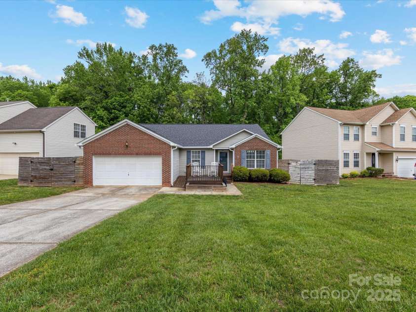 3022 Willamette Valley Drive, Charlotte, NC 28215.  MLS# CAR4248066, YatesRealty ID 8020. 