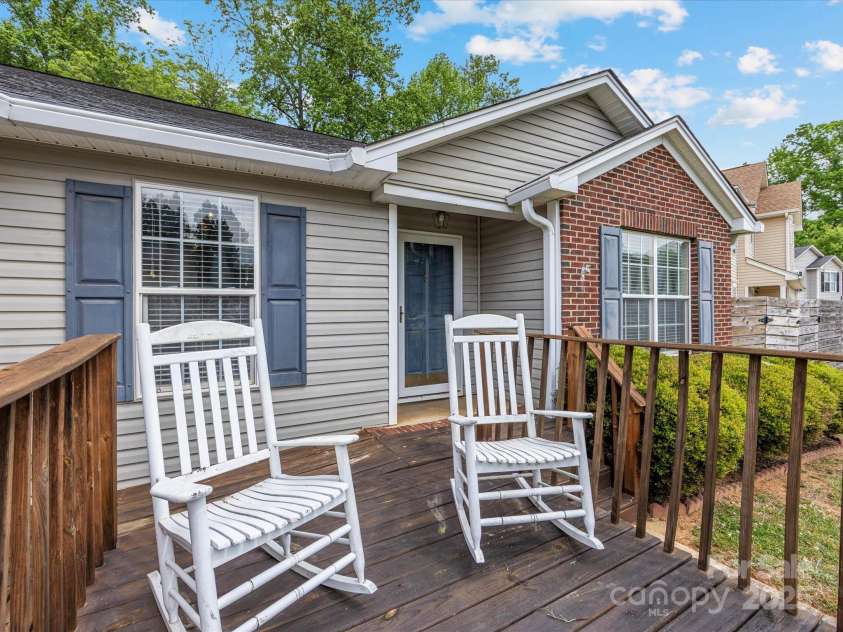 3022 Willamette Valley Drive, Charlotte, NC 28215.  MLS# CAR4248066, YatesRealty ID 8020. 