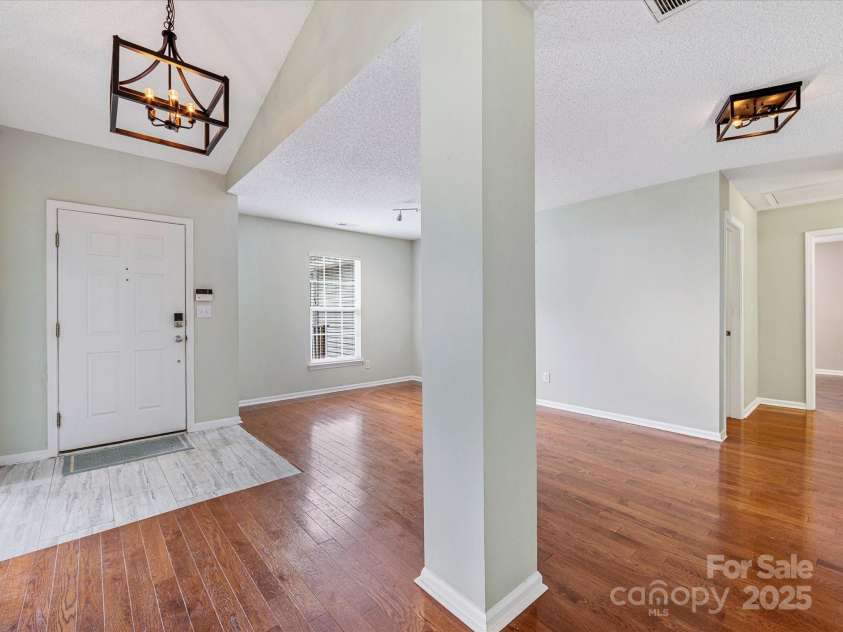 3022 Willamette Valley Drive, Charlotte, NC 28215.  MLS# CAR4248066, YatesRealty ID 8020. 