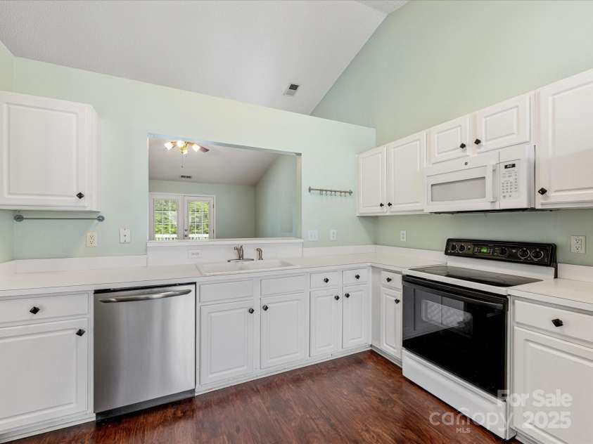 3022 Willamette Valley Drive, Charlotte, NC 28215.  MLS# CAR4248066, YatesRealty ID 8020. 