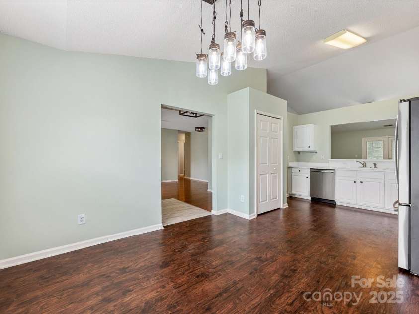 3022 Willamette Valley Drive, Charlotte, NC 28215.  MLS# CAR4248066, YatesRealty ID 8020. Breakfast