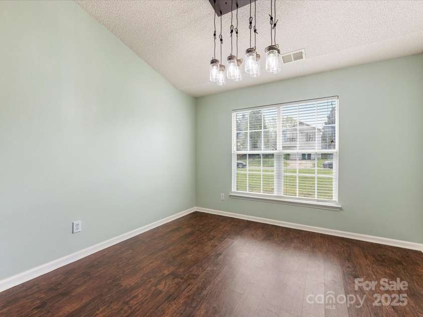 3022 Willamette Valley Drive, Charlotte, NC 28215.  MLS# CAR4248066, YatesRealty ID 8020. Breakfast