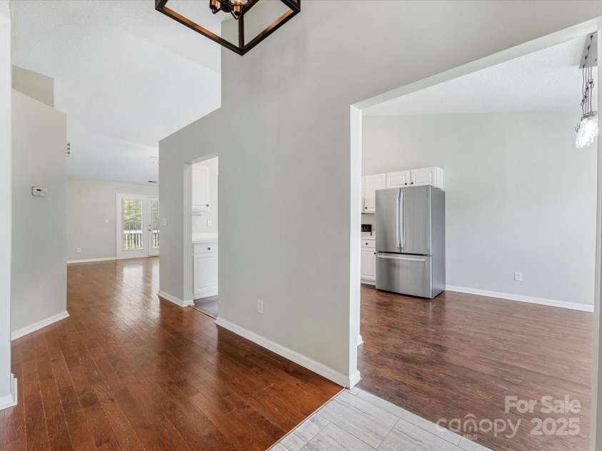 3022 Willamette Valley Drive, Charlotte, NC 28215.  MLS# CAR4248066, YatesRealty ID 8020. Breakfast and entry