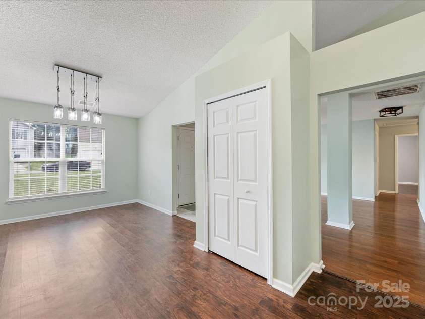 3022 Willamette Valley Drive, Charlotte, NC 28215.  MLS# CAR4248066, YatesRealty ID 8020. Breakfast and pantry