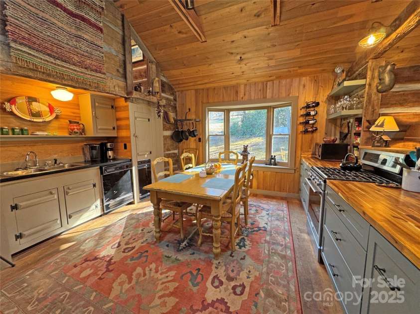 3076 Anderson Cove Road, Marshall, NC 28753.  MLS# CAR4212161, YatesRealty ID 8020. 