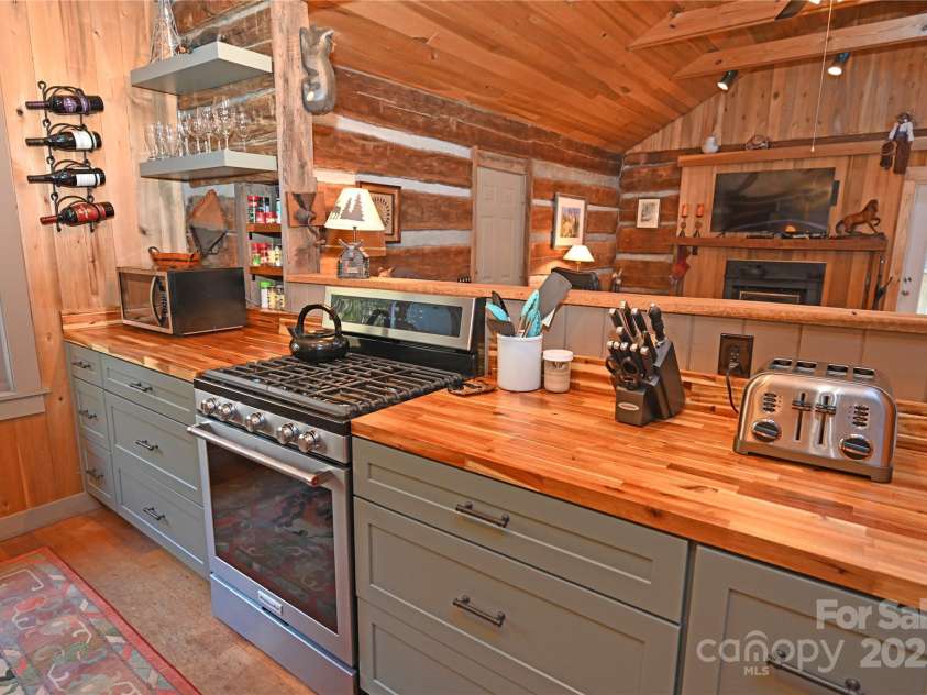 3076 Anderson Cove Road, Marshall, NC 28753.  MLS# CAR4212161, YatesRealty ID 8020. 