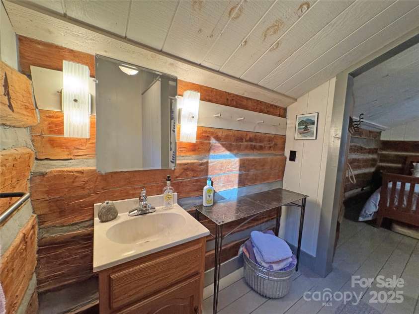 3076 Anderson Cove Road, Marshall, NC 28753.  MLS# CAR4212161, YatesRealty ID 8020. 