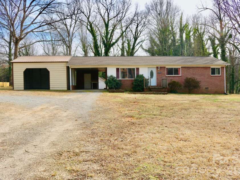 2280 19th Avenue, Hickory, NC 28601.  MLS# CAR4354216, YatesRealty ID 8021. 